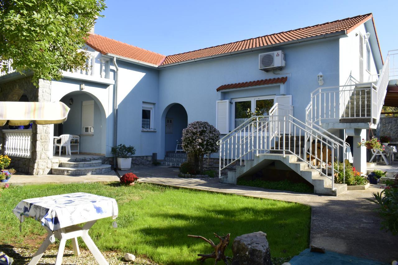 Apartment Blumen Oase Malinska Exterior photo
