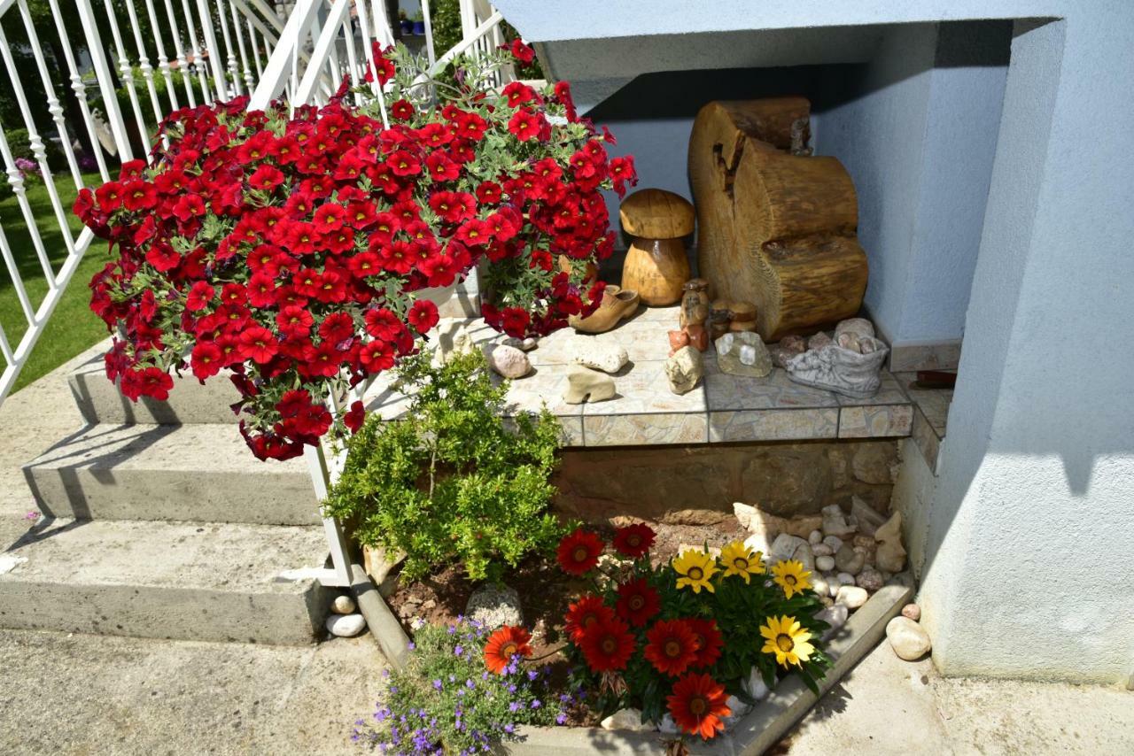 Apartment Blumen Oase Malinska Exterior photo