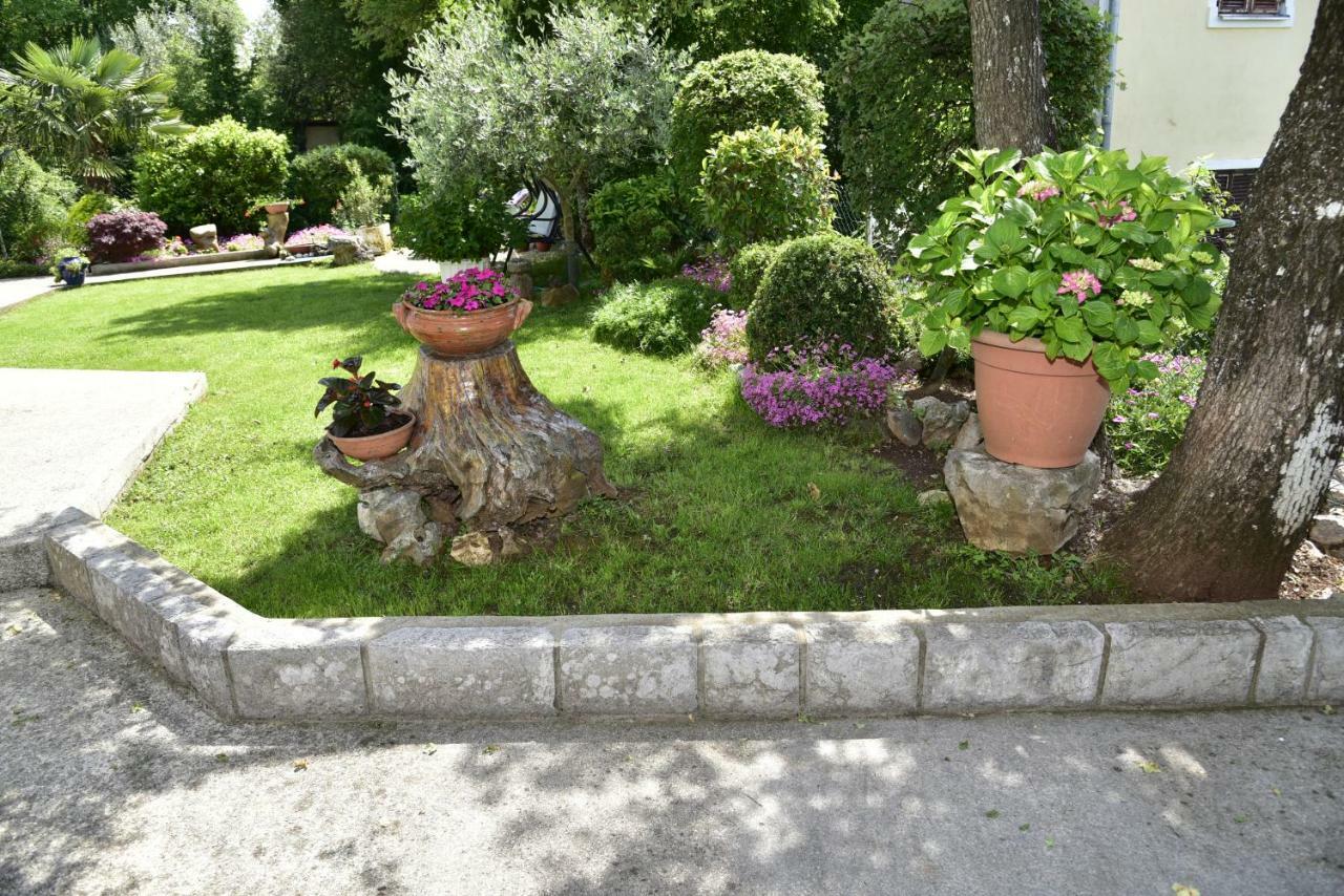 Apartment Blumen Oase Malinska Exterior photo